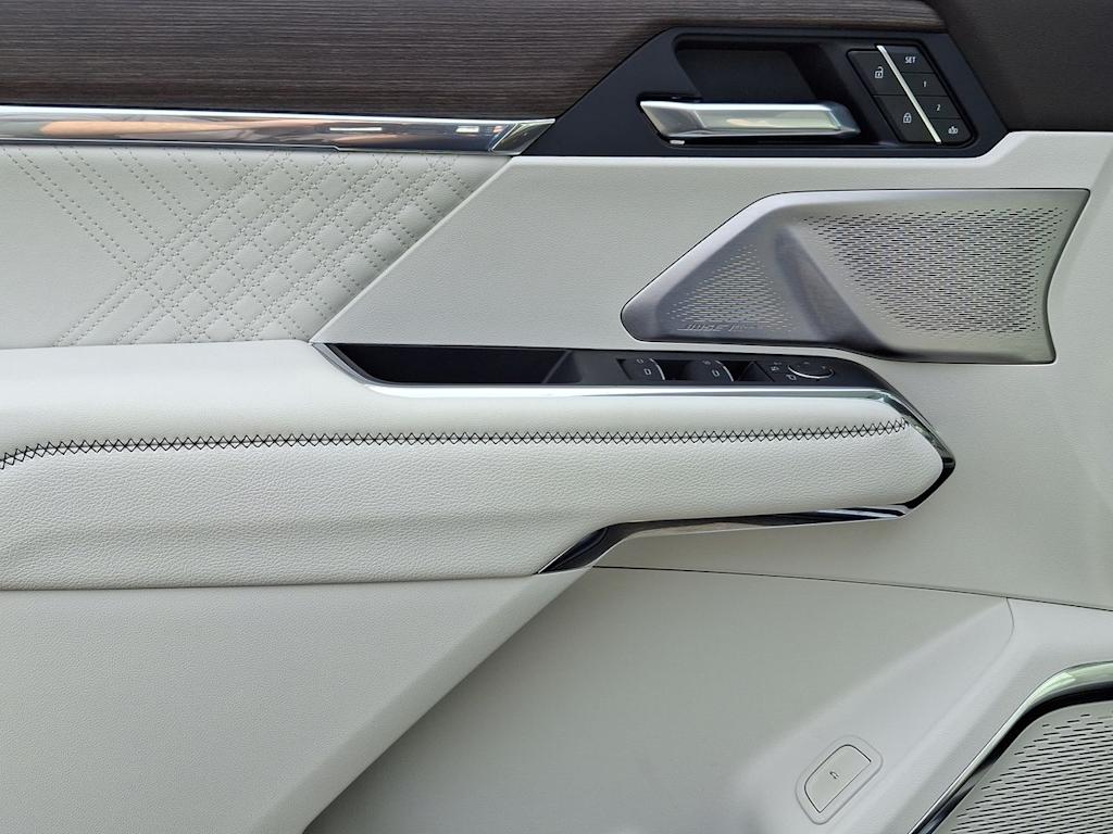 Thumbnail: 2025 GMC Acadia - 24