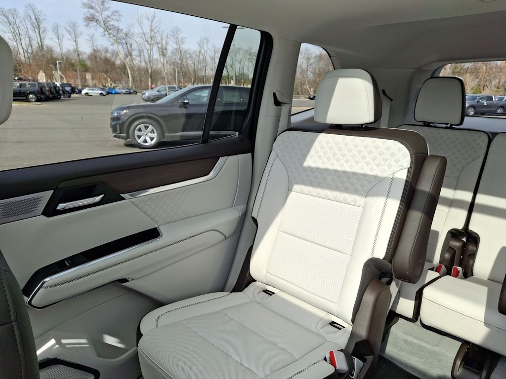 Thumbnail: 2025 GMC Acadia - 10