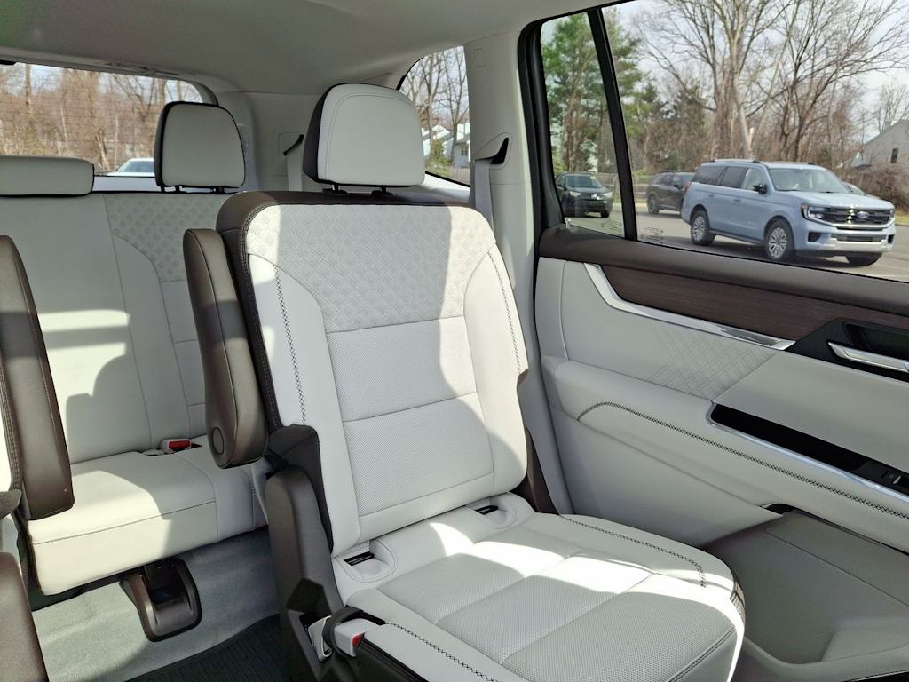 Thumbnail: 2025 GMC Acadia - 23