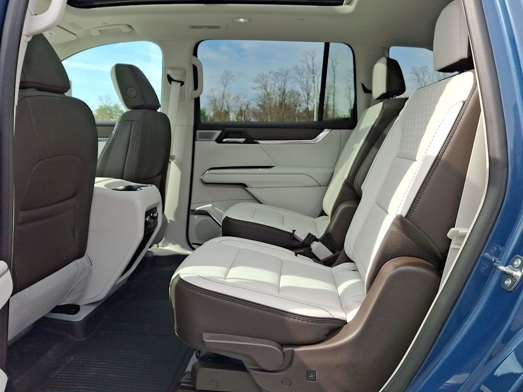 Thumbnail: 2025 GMC Acadia - 29