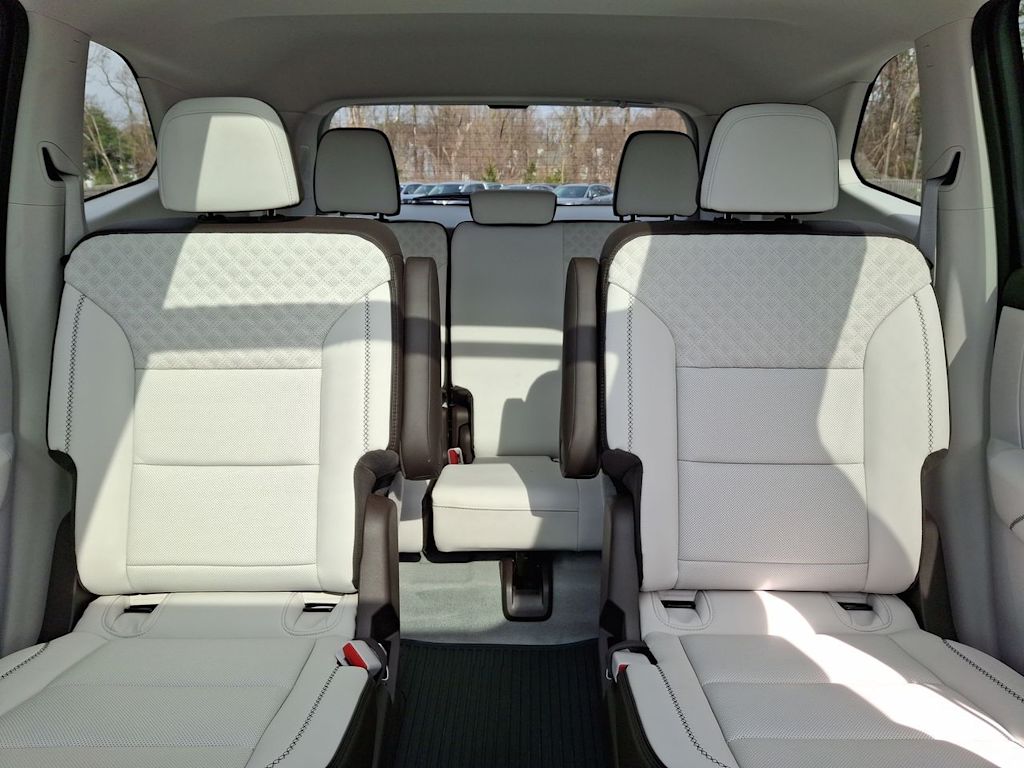 Thumbnail: 2025 GMC Acadia - 22