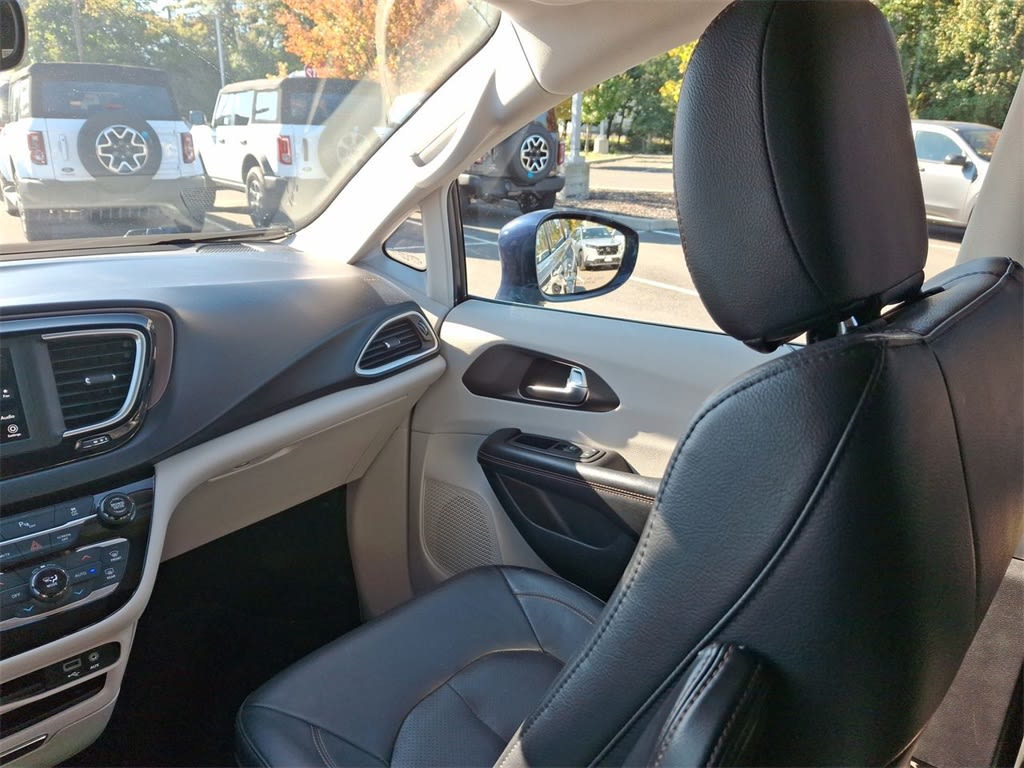 Thumbnail: 2019 Chrysler Pacifica - 8