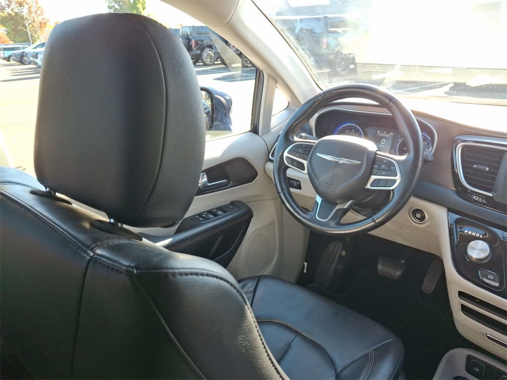 Thumbnail: 2019 Chrysler Pacifica - 7