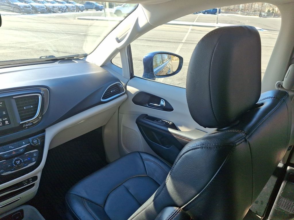 Thumbnail: 2020 Chrysler Pacifica - 20