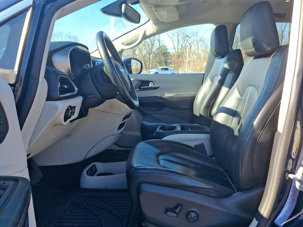 Thumbnail: 2020 Chrysler Pacifica - 8