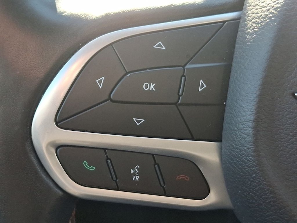 Thumbnail: 2020 Chrysler Pacifica - 25