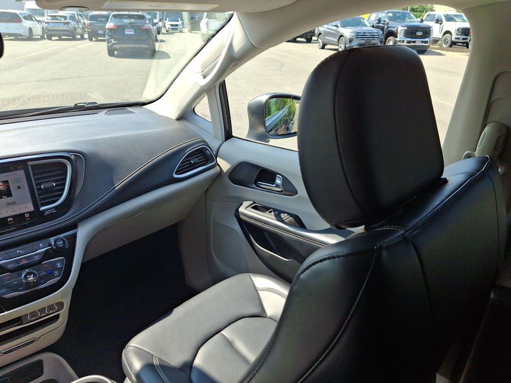 Thumbnail: 2023 Chrysler Pacifica - 7