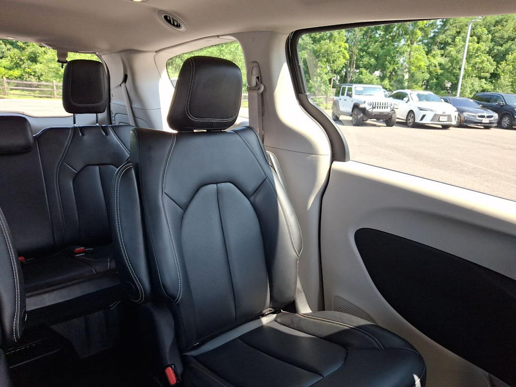Thumbnail: 2023 Chrysler Pacifica - 8