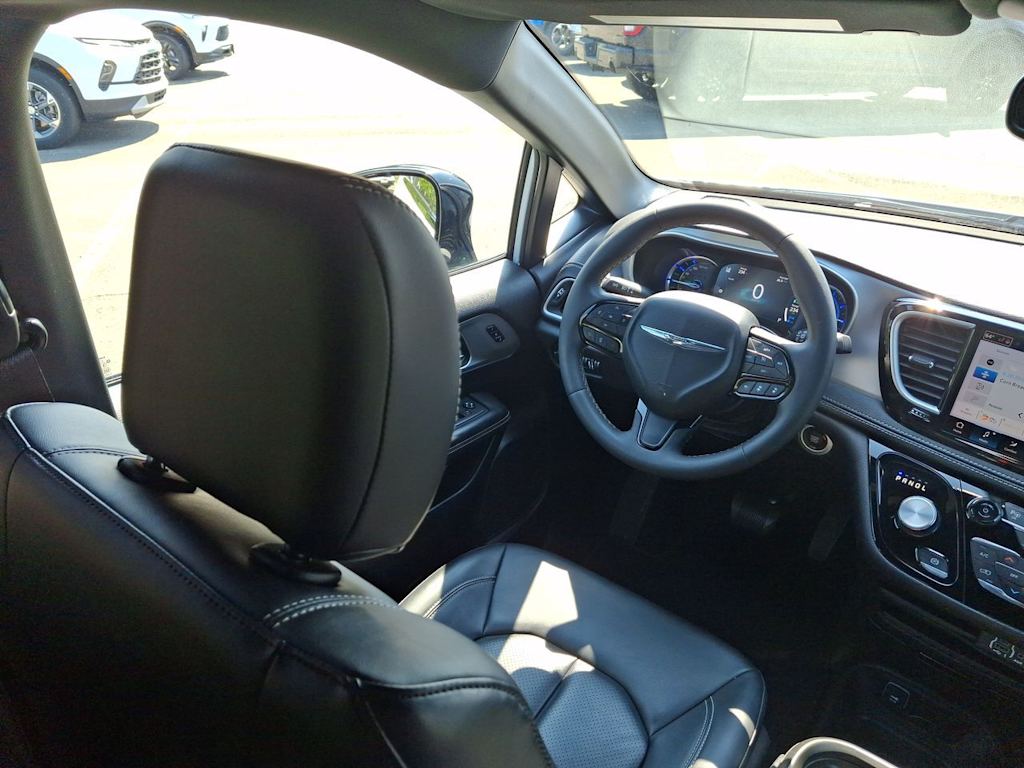Thumbnail: 2024 Chrysler Pacifica - 6