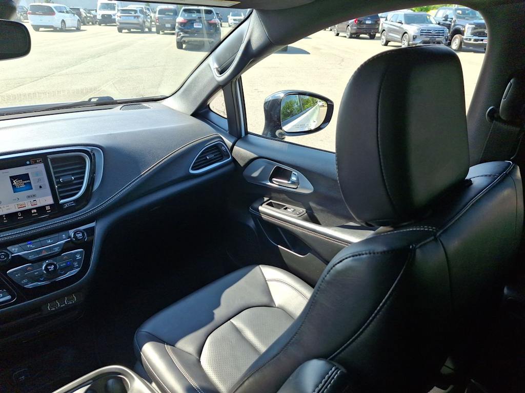 Thumbnail: 2024 Chrysler Pacifica - 20