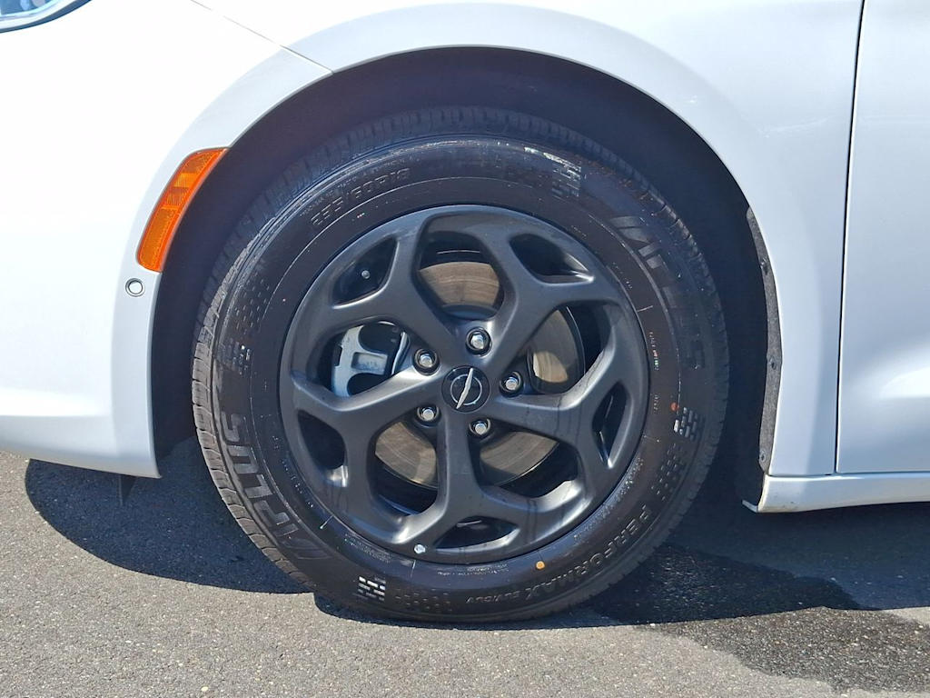 Thumbnail: 2024 Chrysler Pacifica - 5