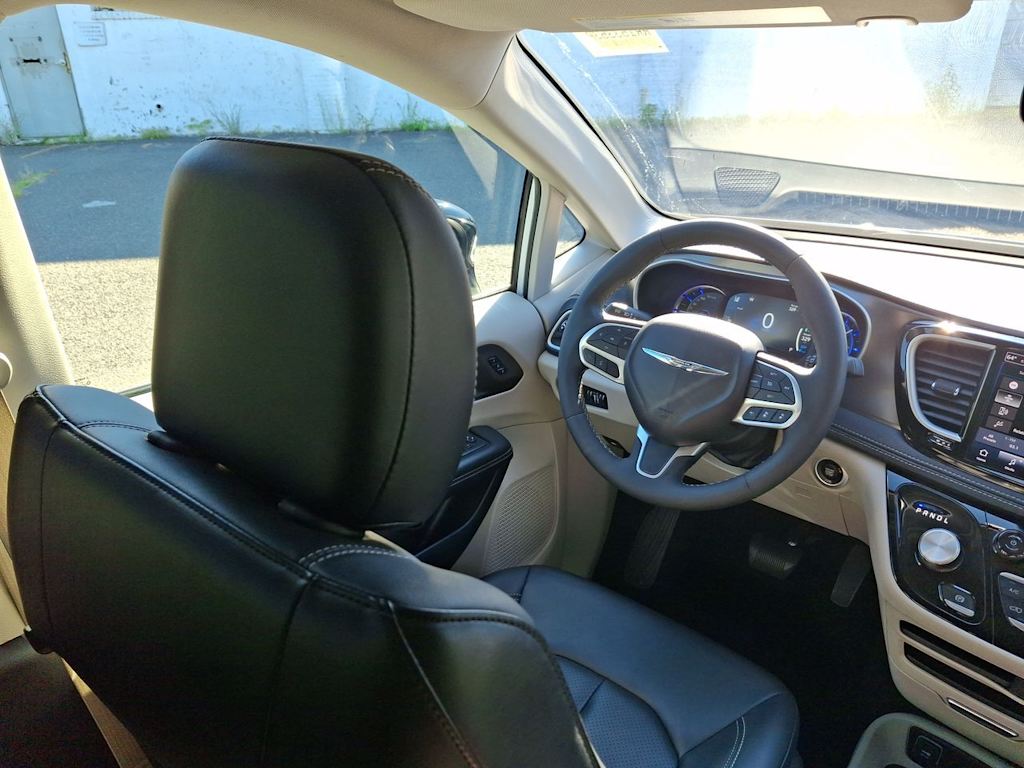 Thumbnail: 2024 Chrysler Pacifica - 7