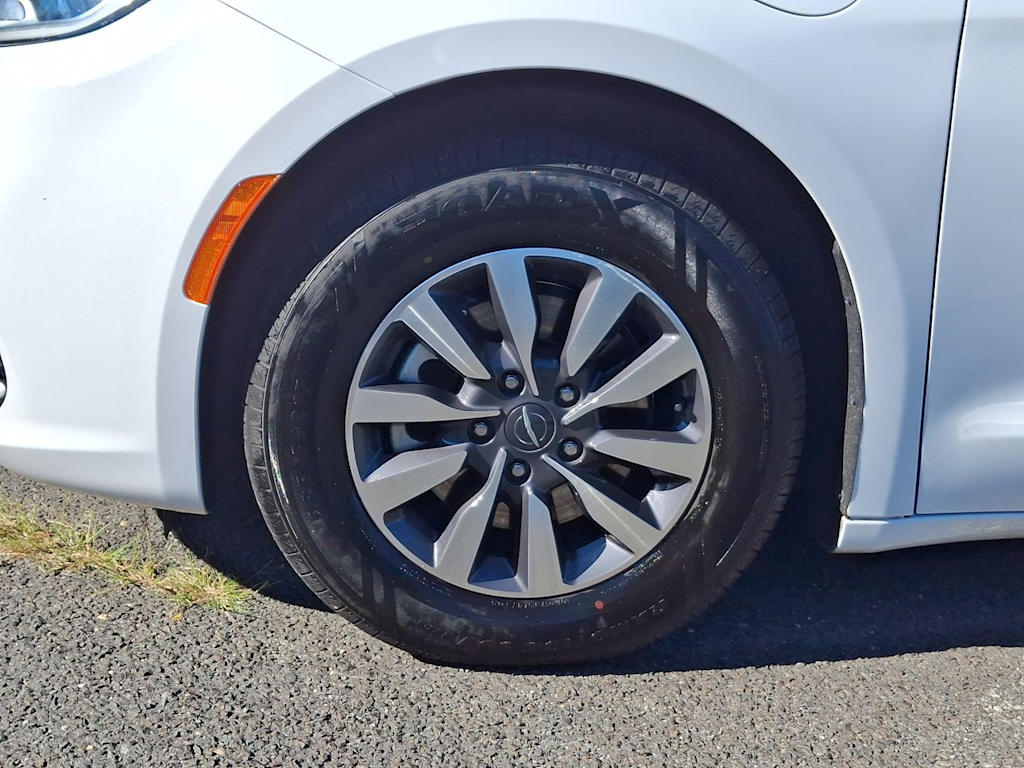Thumbnail: 2024 Chrysler Pacifica - 6