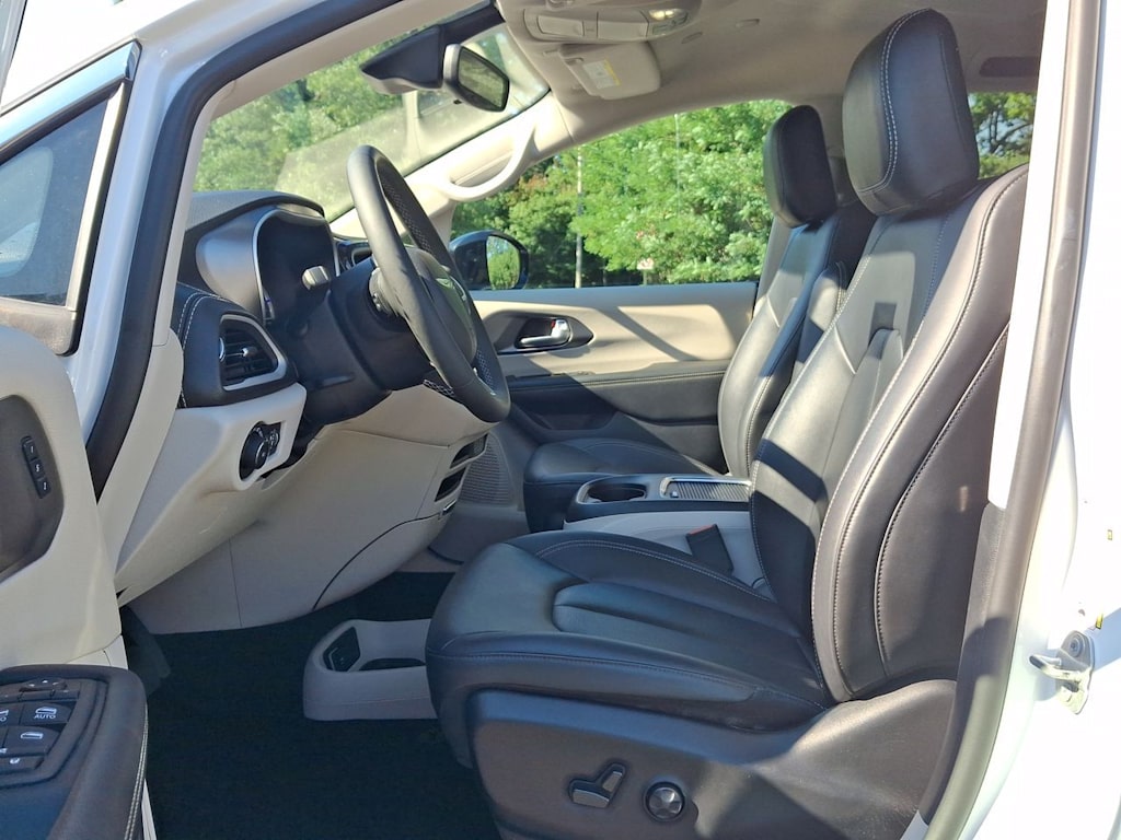 Thumbnail: 2024 Chrysler Pacifica - 23