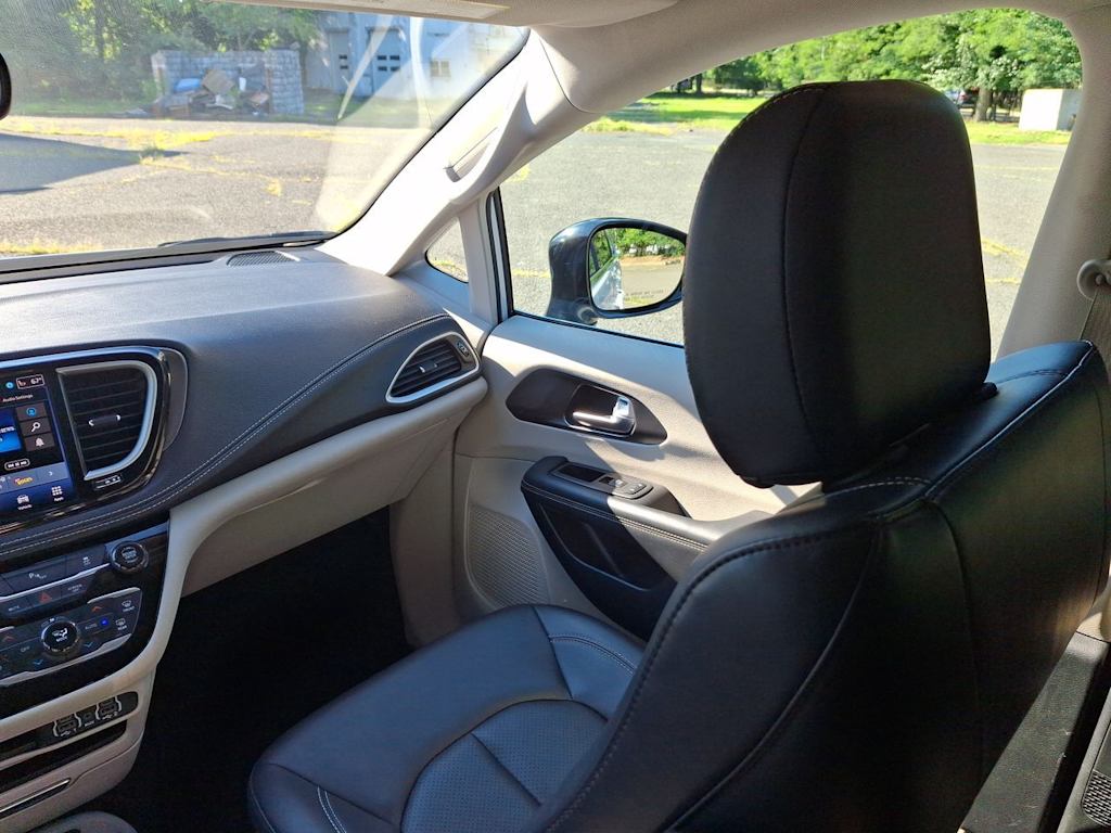 Thumbnail: 2024 Chrysler Pacifica - 8