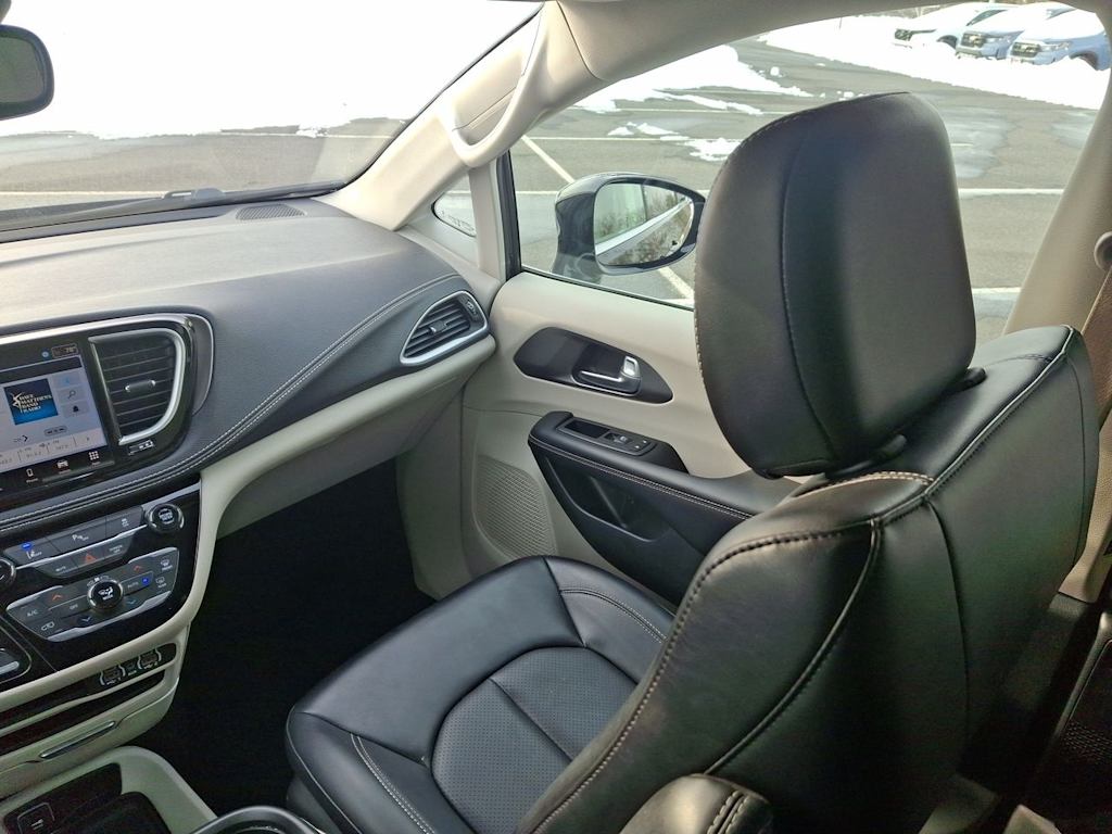 Thumbnail: 2024 Chrysler Pacifica - 22