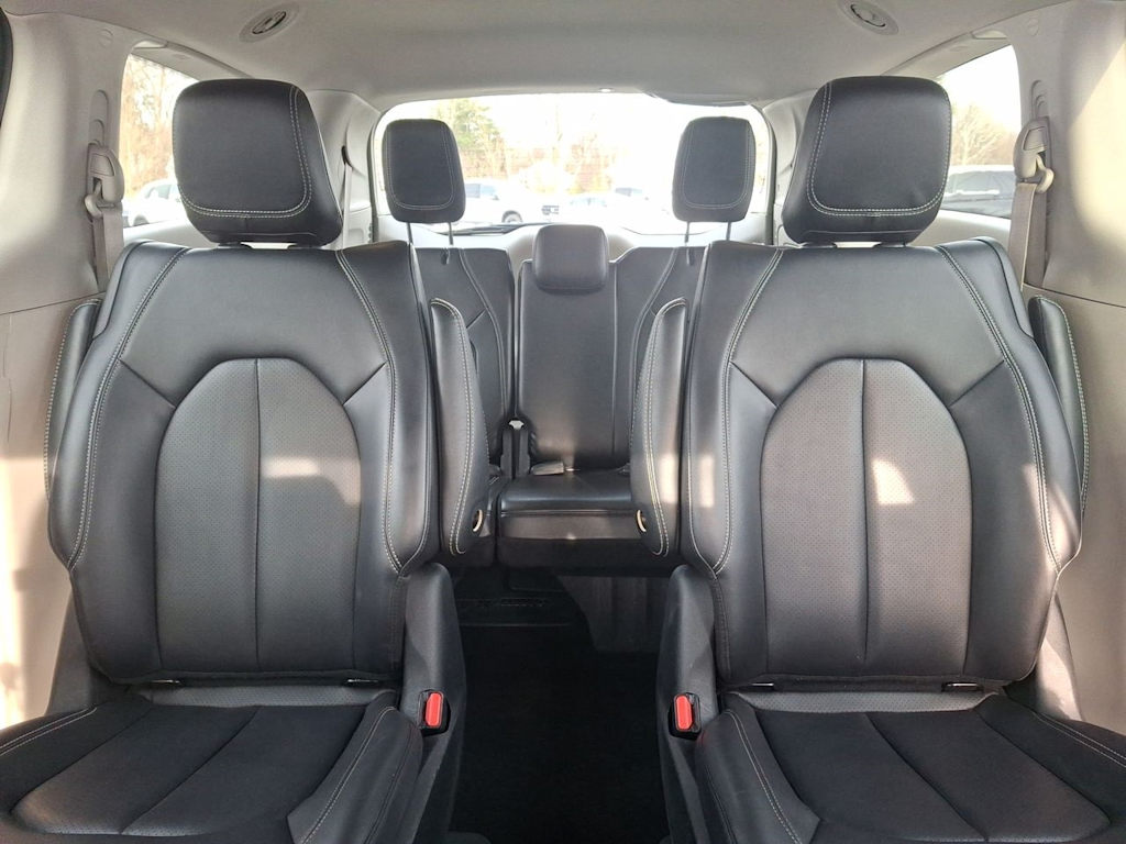 Thumbnail: 2024 Chrysler Pacifica - 10