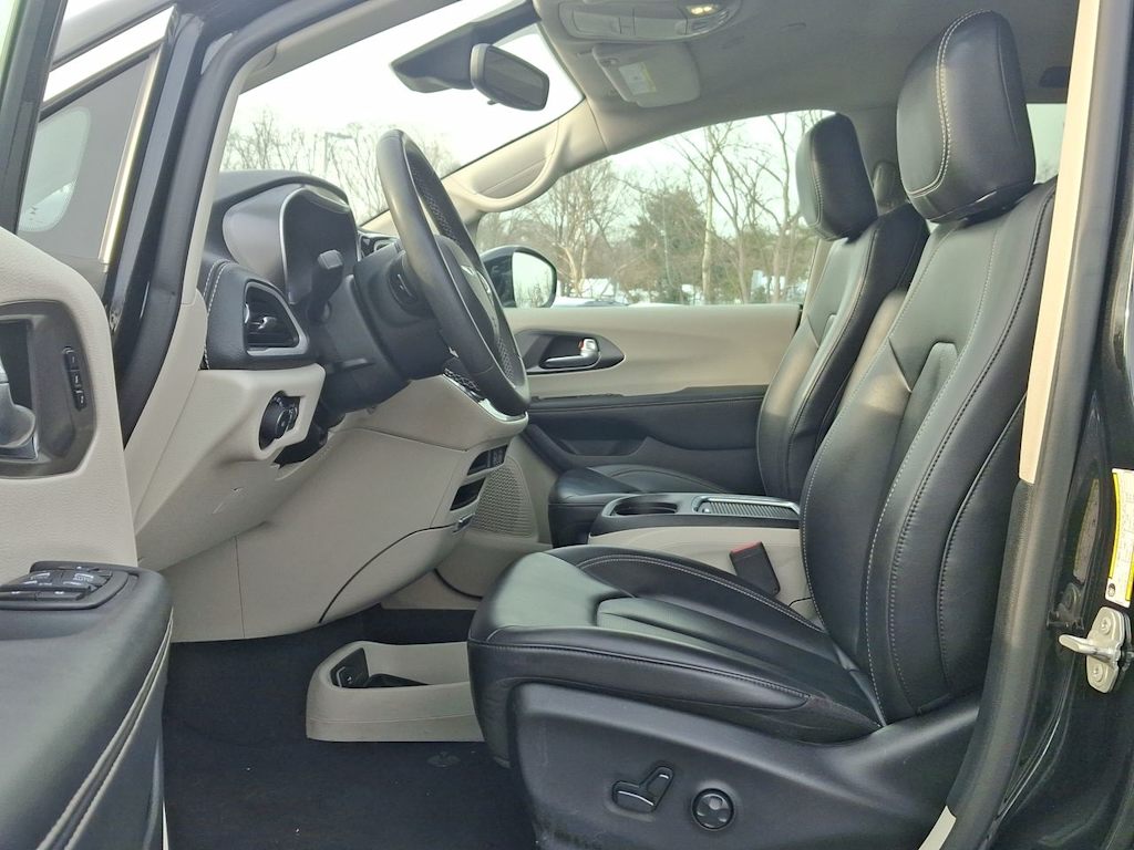 Thumbnail: 2024 Chrysler Pacifica - 9