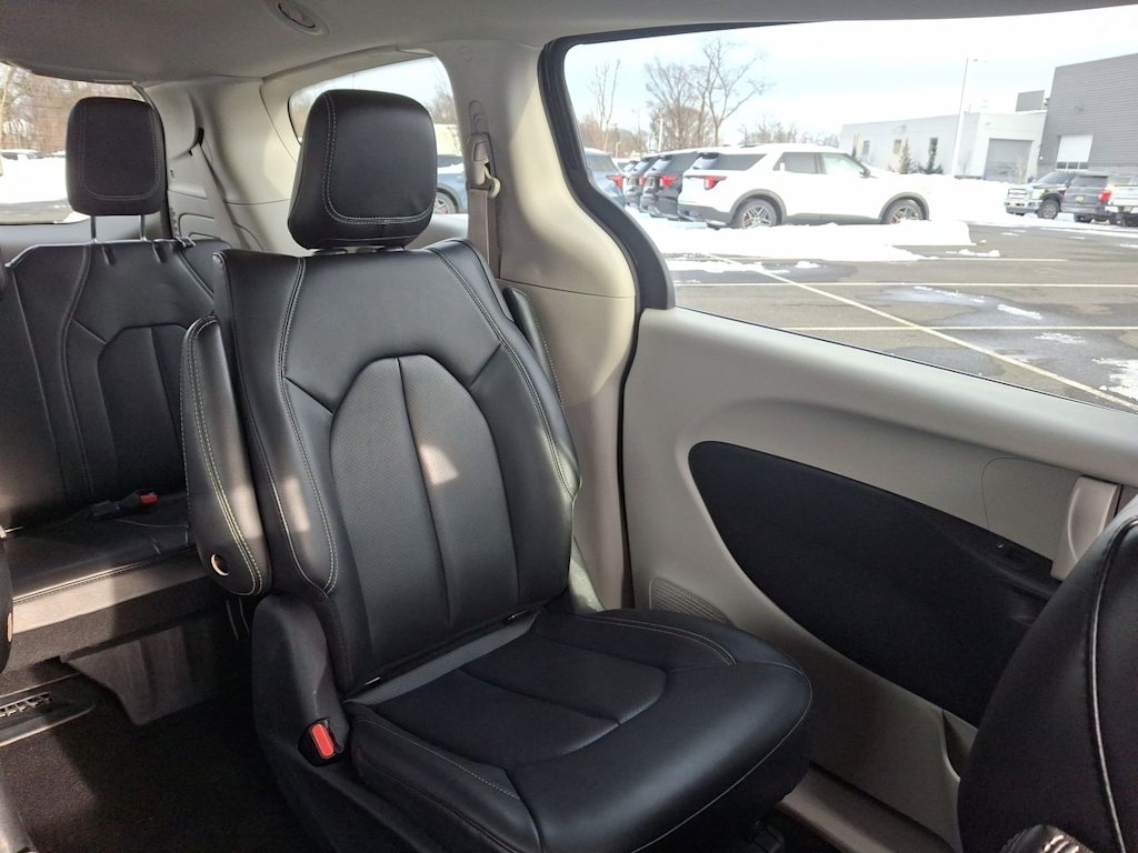 Thumbnail: 2024 Chrysler Pacifica - 23