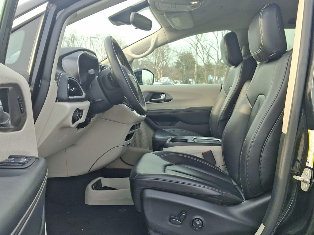 Thumbnail: 2024 Chrysler Pacifica - 9