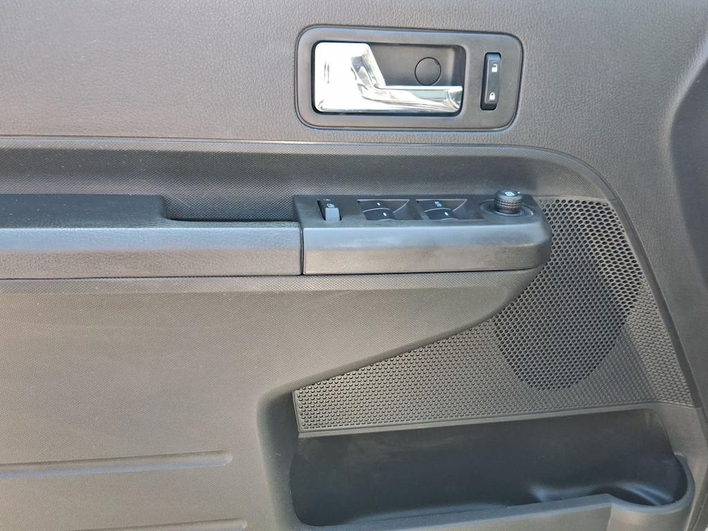 Thumbnail: 2010 Ford Edge - 24
