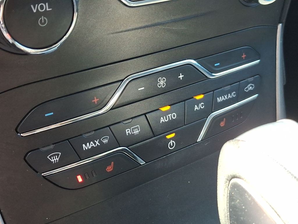 Thumbnail: 2018 Ford Edge - 28