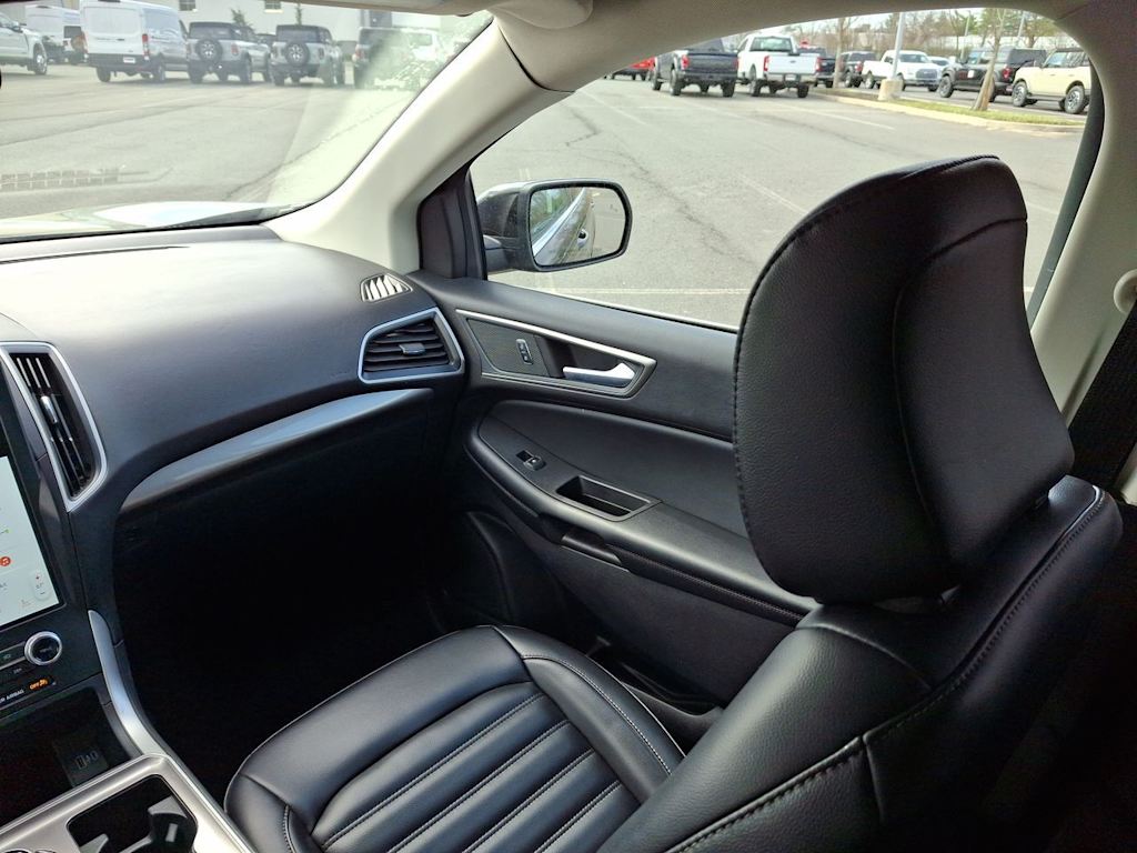 Thumbnail: 2024 Ford Edge - 21