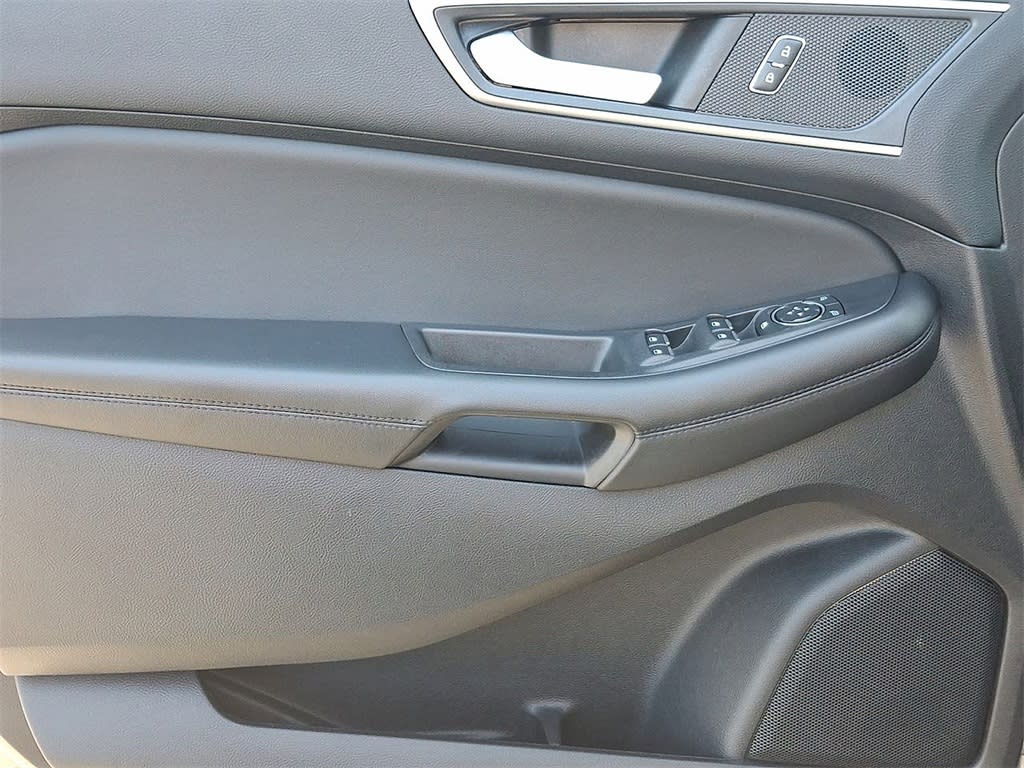 Thumbnail: 2022 Ford Edge - 24