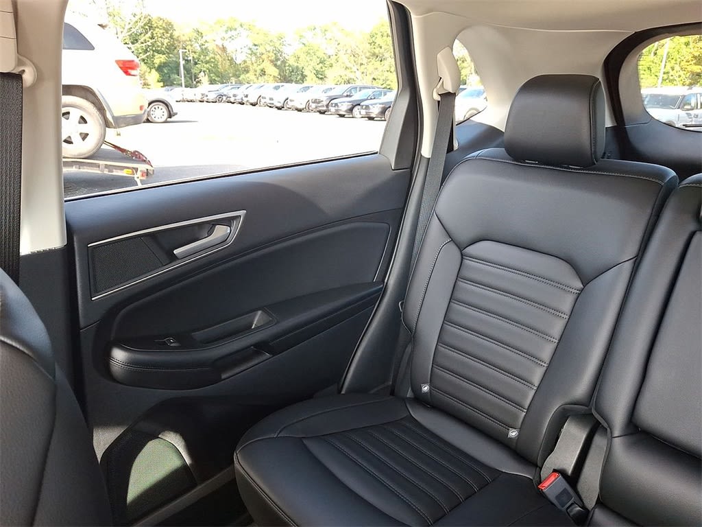 Thumbnail: 2022 Ford Edge - 9