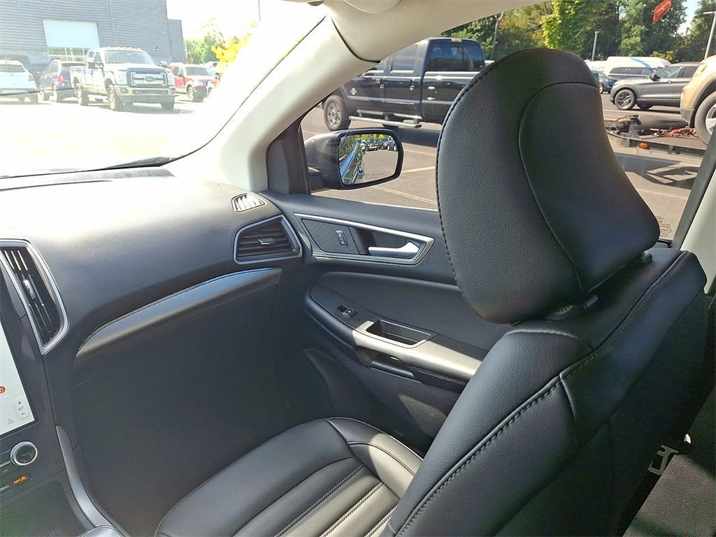 Thumbnail: 2022 Ford Edge - 21