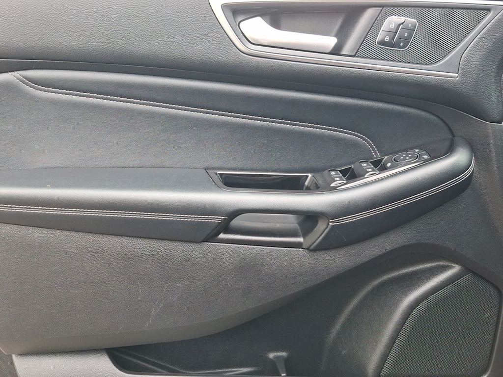 Thumbnail: 2017 Ford Edge - 21