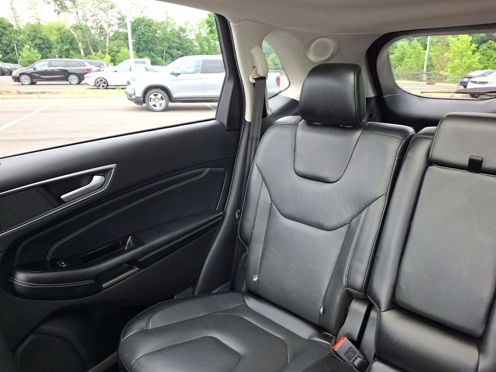 Thumbnail: 2017 Ford Edge - 8