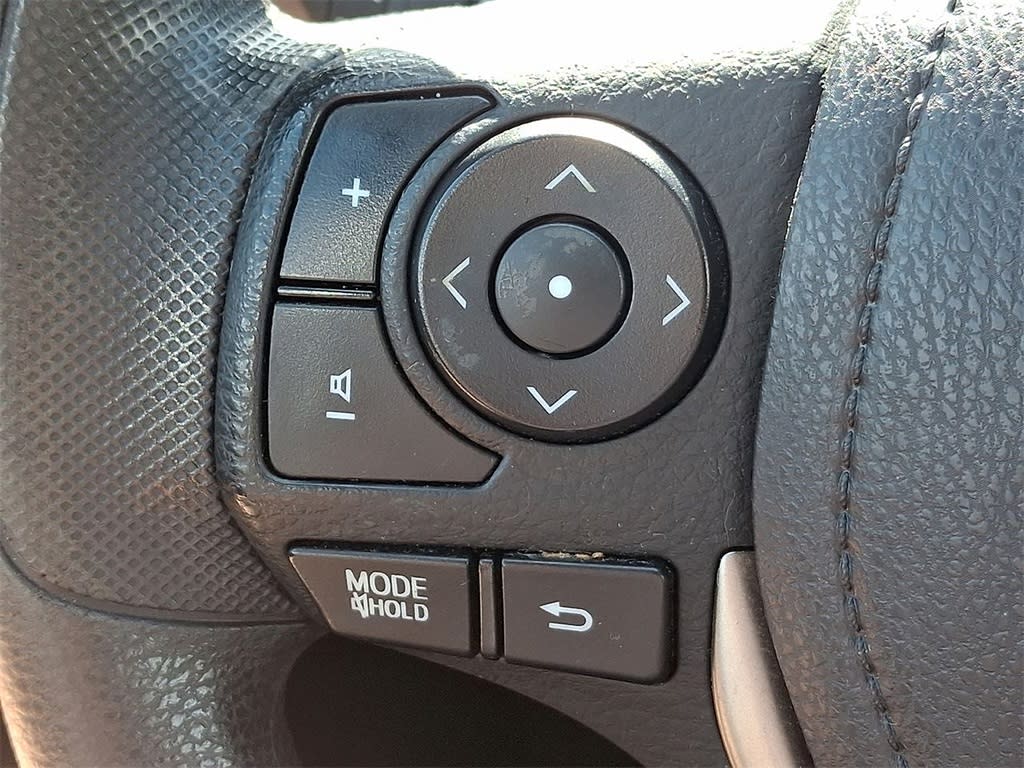 Thumbnail: 2015 Toyota RAV4 - 25