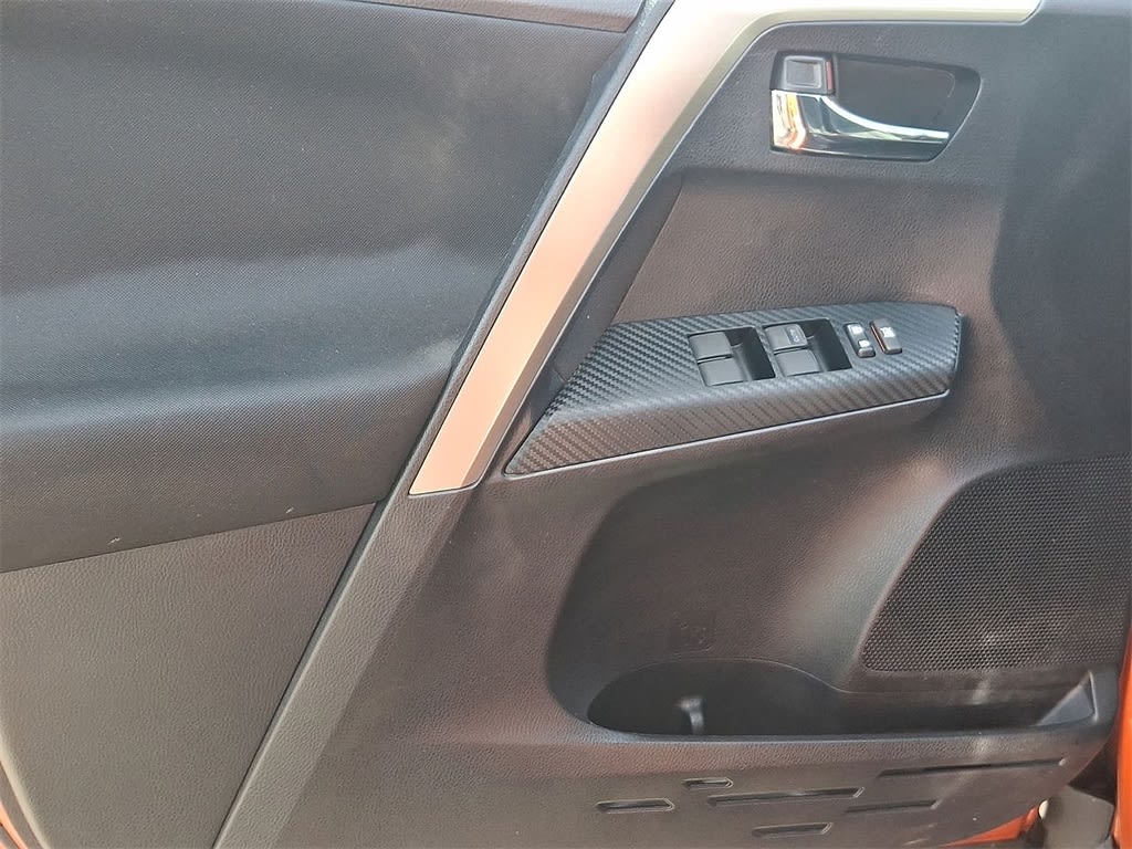 Thumbnail: 2015 Toyota RAV4 - 23