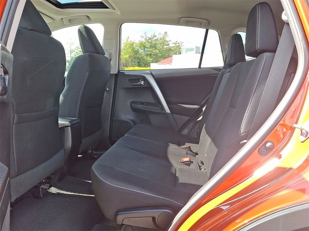 Thumbnail: 2015 Toyota RAV4 - 28