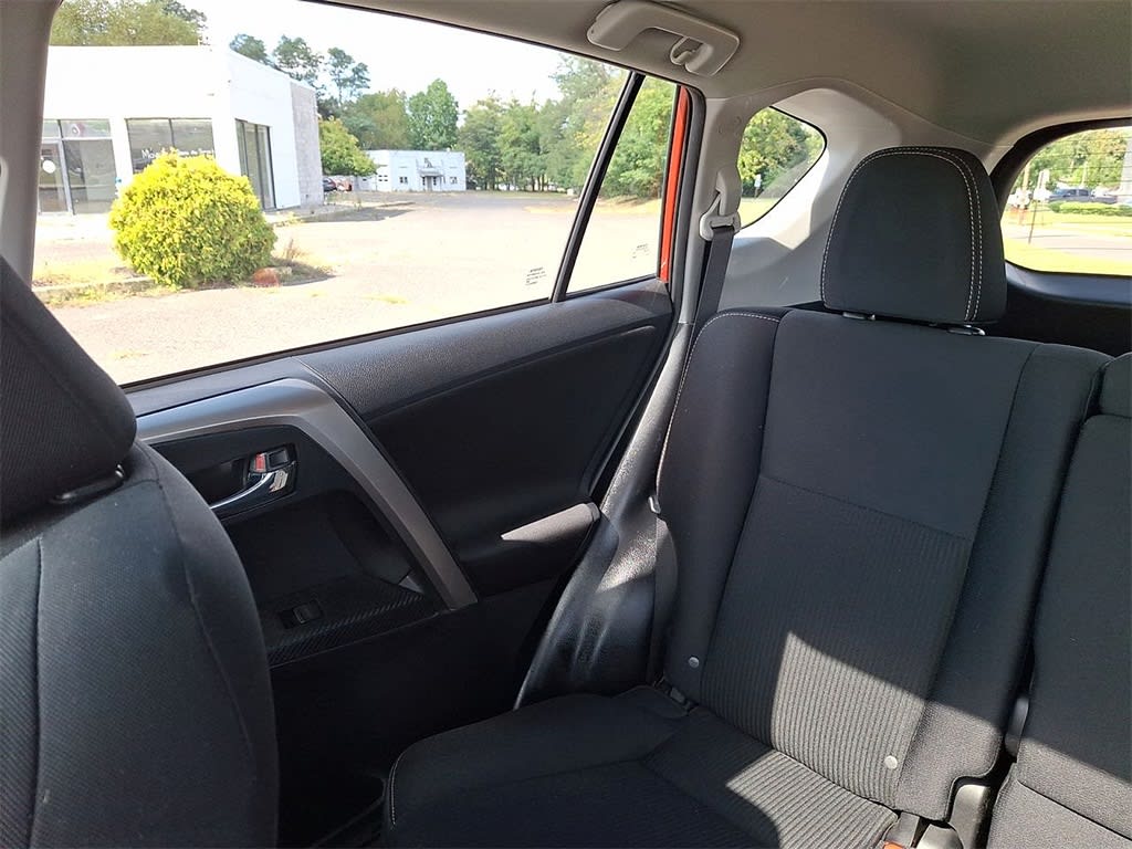 Thumbnail: 2015 Toyota RAV4 - 8