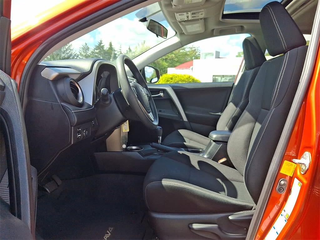 Thumbnail: 2015 Toyota RAV4 - 9