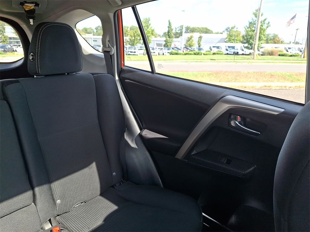 Thumbnail: 2015 Toyota RAV4 - 22