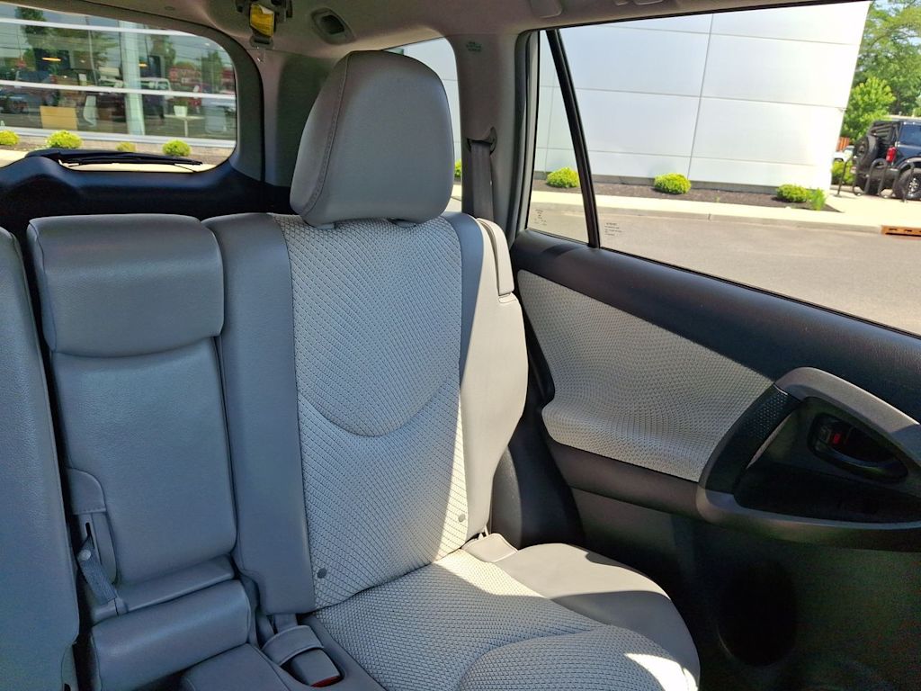 Thumbnail: 2012 Toyota RAV4 - 23