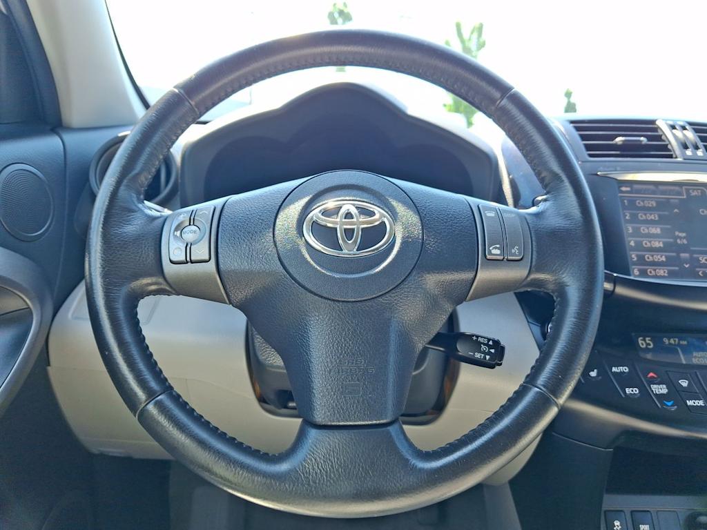 Thumbnail: 2012 Toyota RAV4 - 11