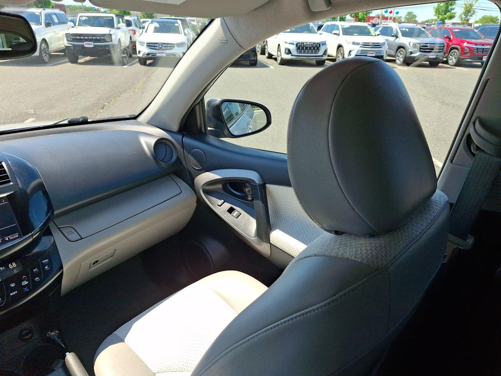 Thumbnail: 2012 Toyota RAV4 - 22
