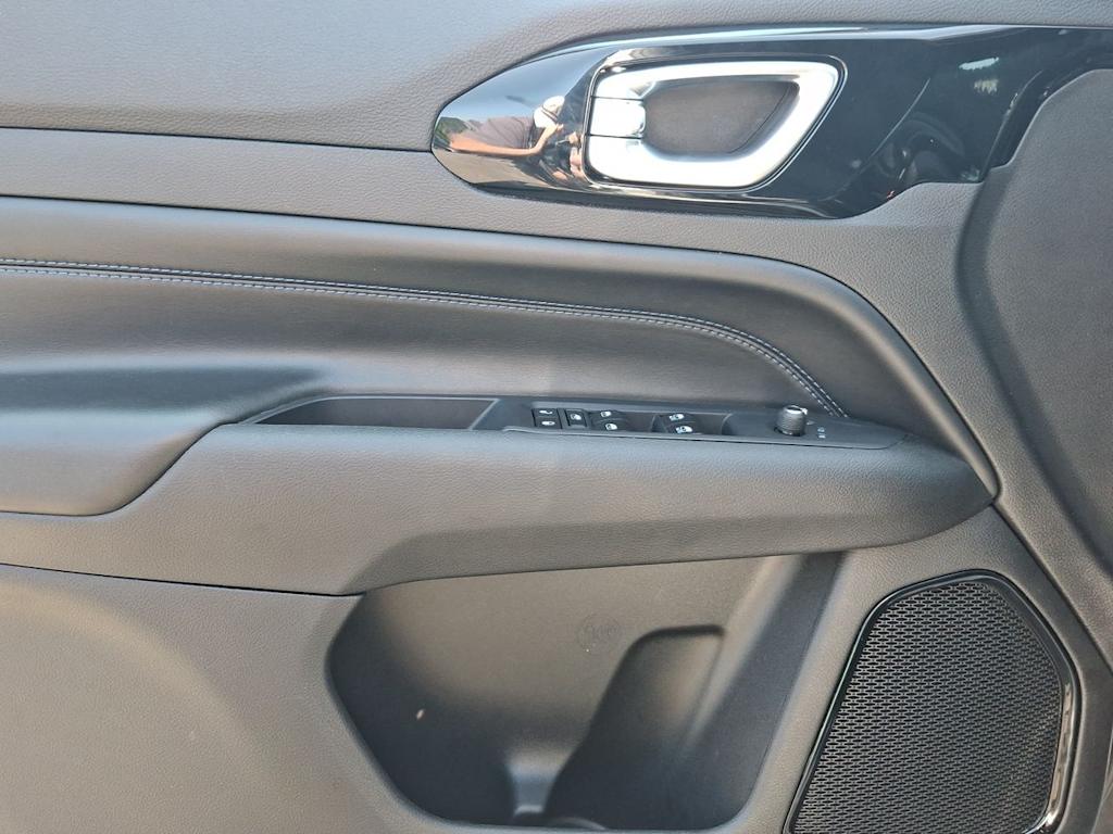 Thumbnail: 2025 Jeep Compass - 23