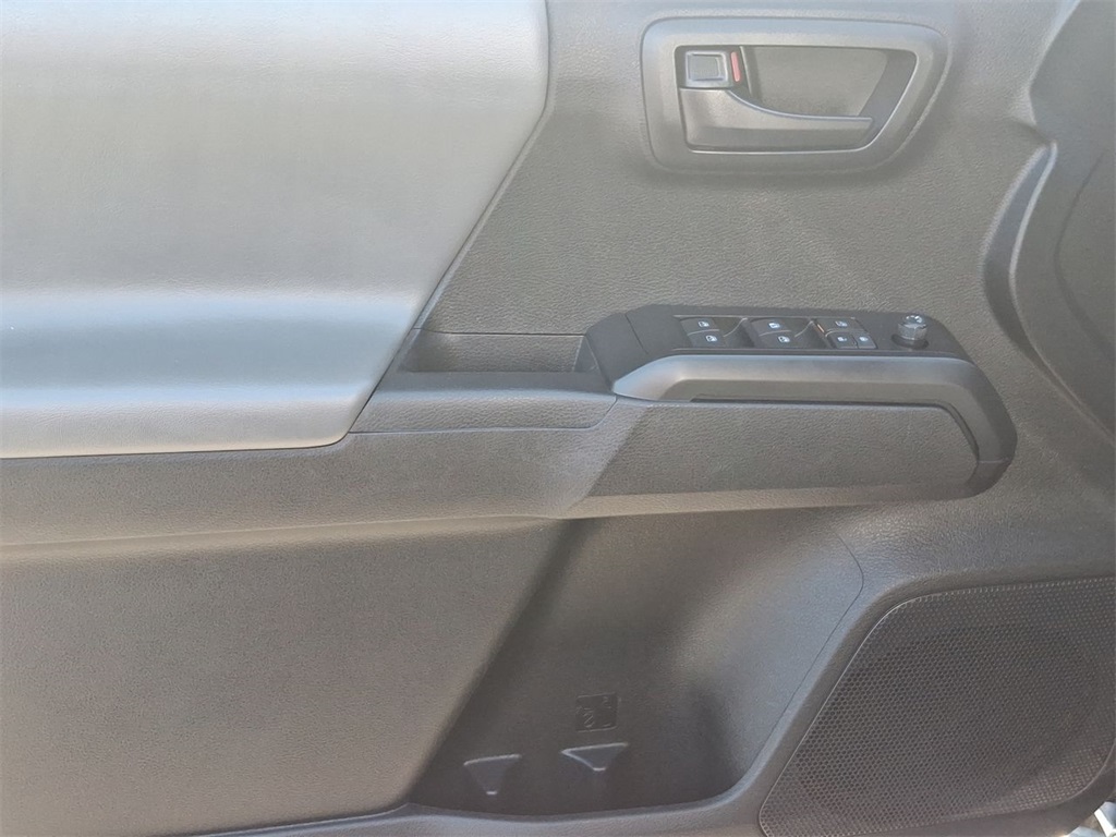 Thumbnail: 2022 Toyota Tacoma - 21