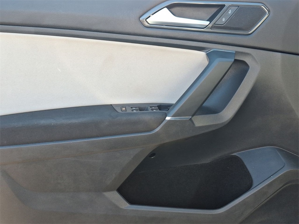 Thumbnail: 2018 Volkswagen Tiguan - 23