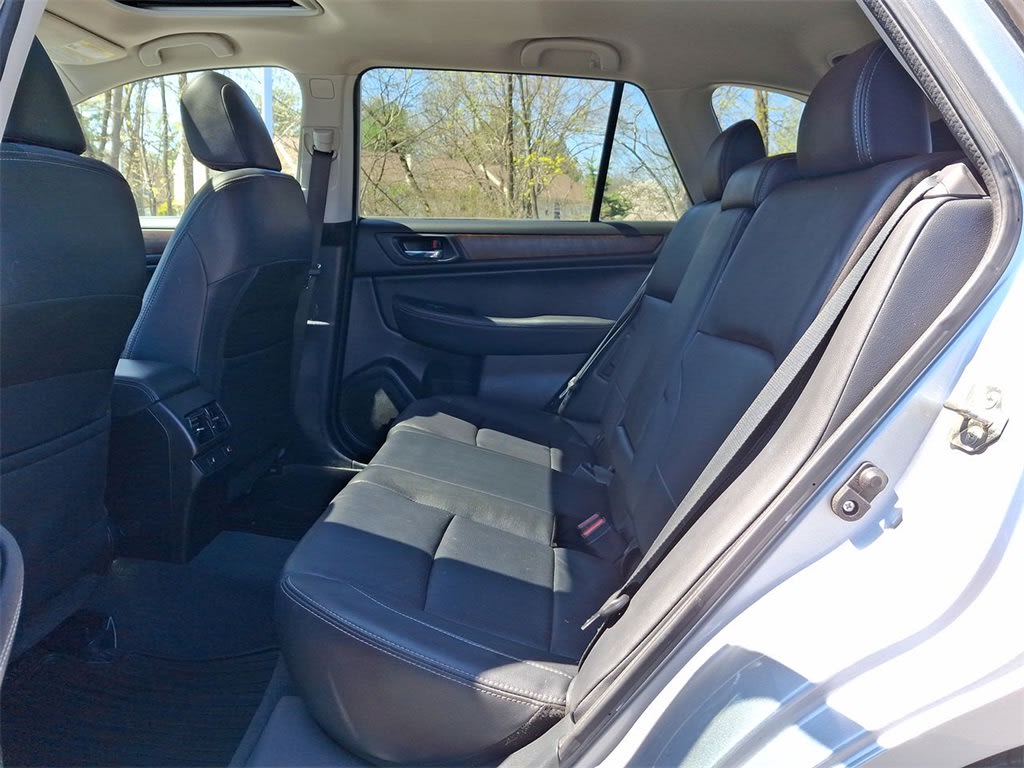 2016 Subaru Outback Limited 10