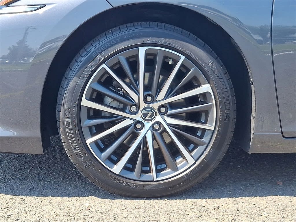 Thumbnail: 2022 Lexus ES - 6