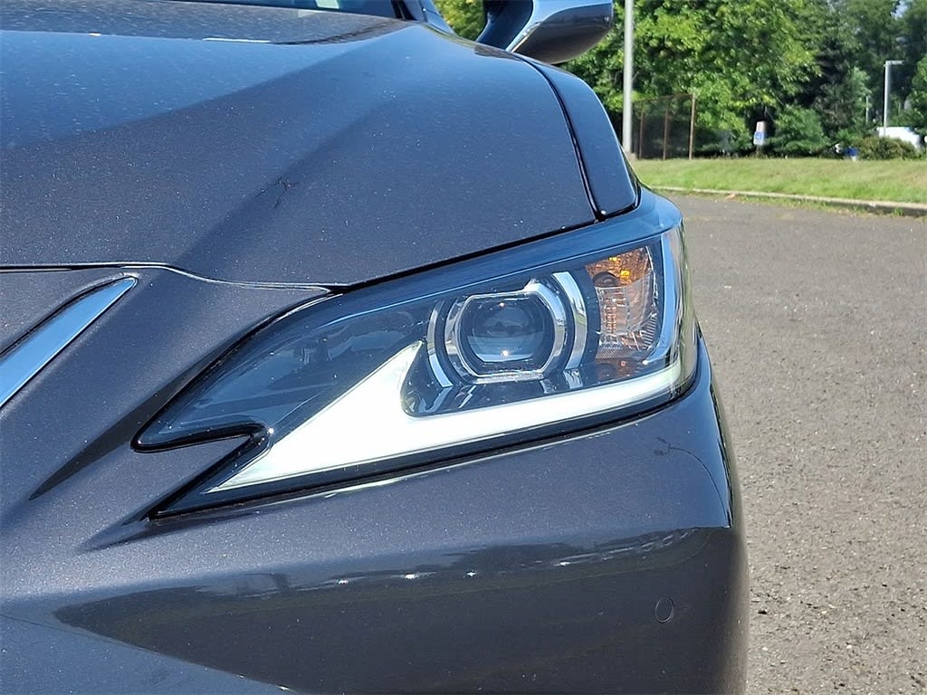 Thumbnail: 2022 Lexus ES - 30