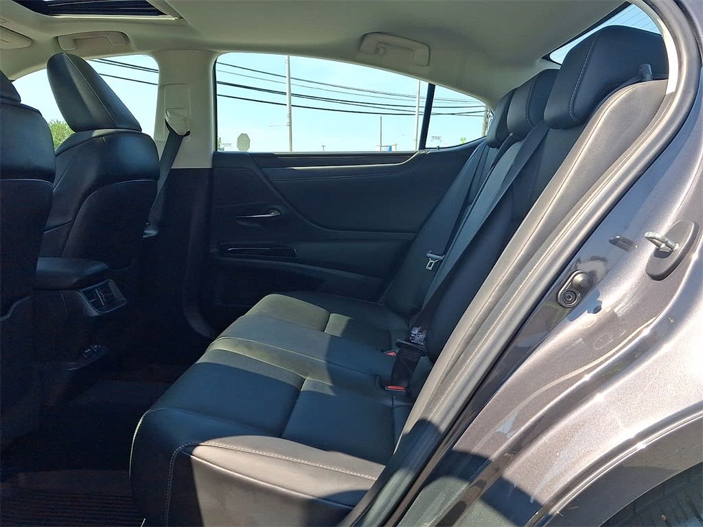 Thumbnail: 2022 Lexus ES - 28
