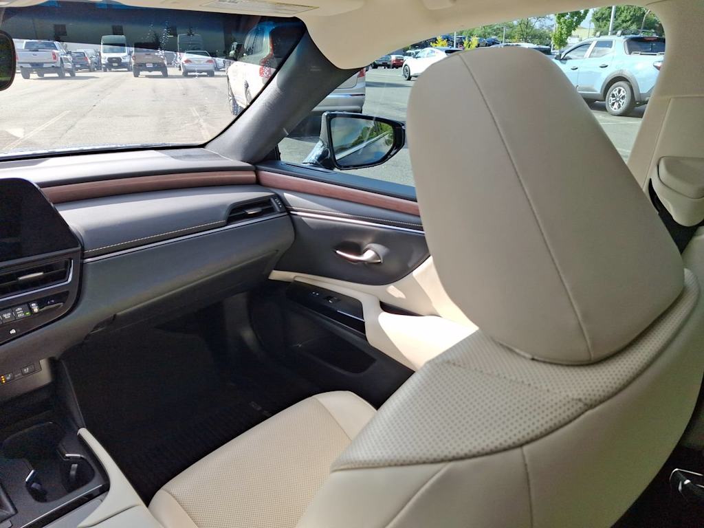 Thumbnail: 2025 Lexus ES - 11