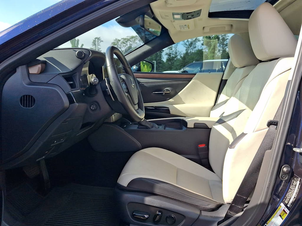 Thumbnail: 2025 Lexus ES - 10